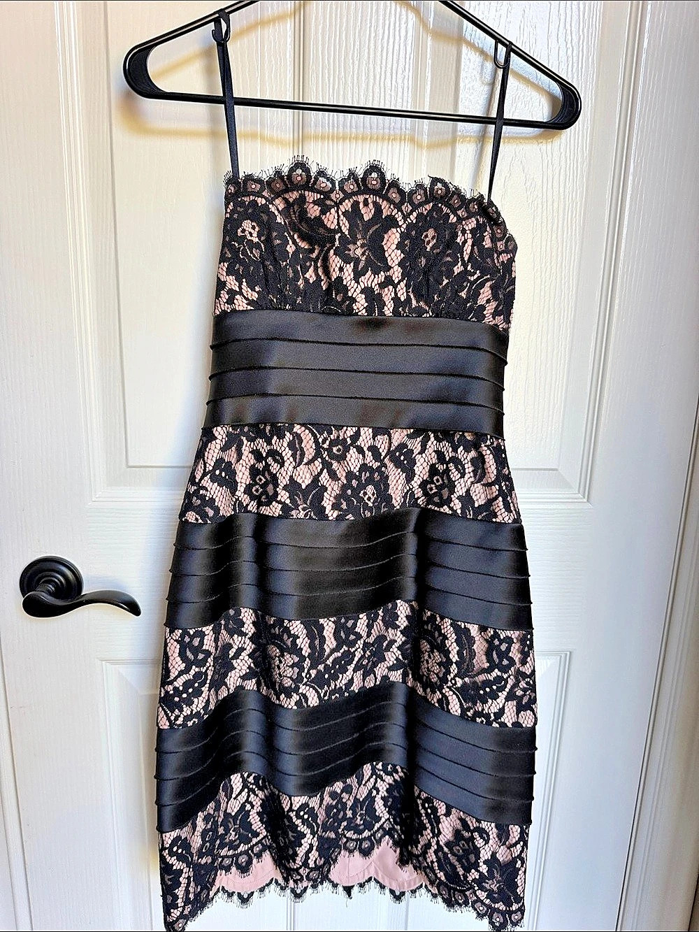 BCBGMAXAZRIA Lace Cocktail Mini Dress Size 2 Like New